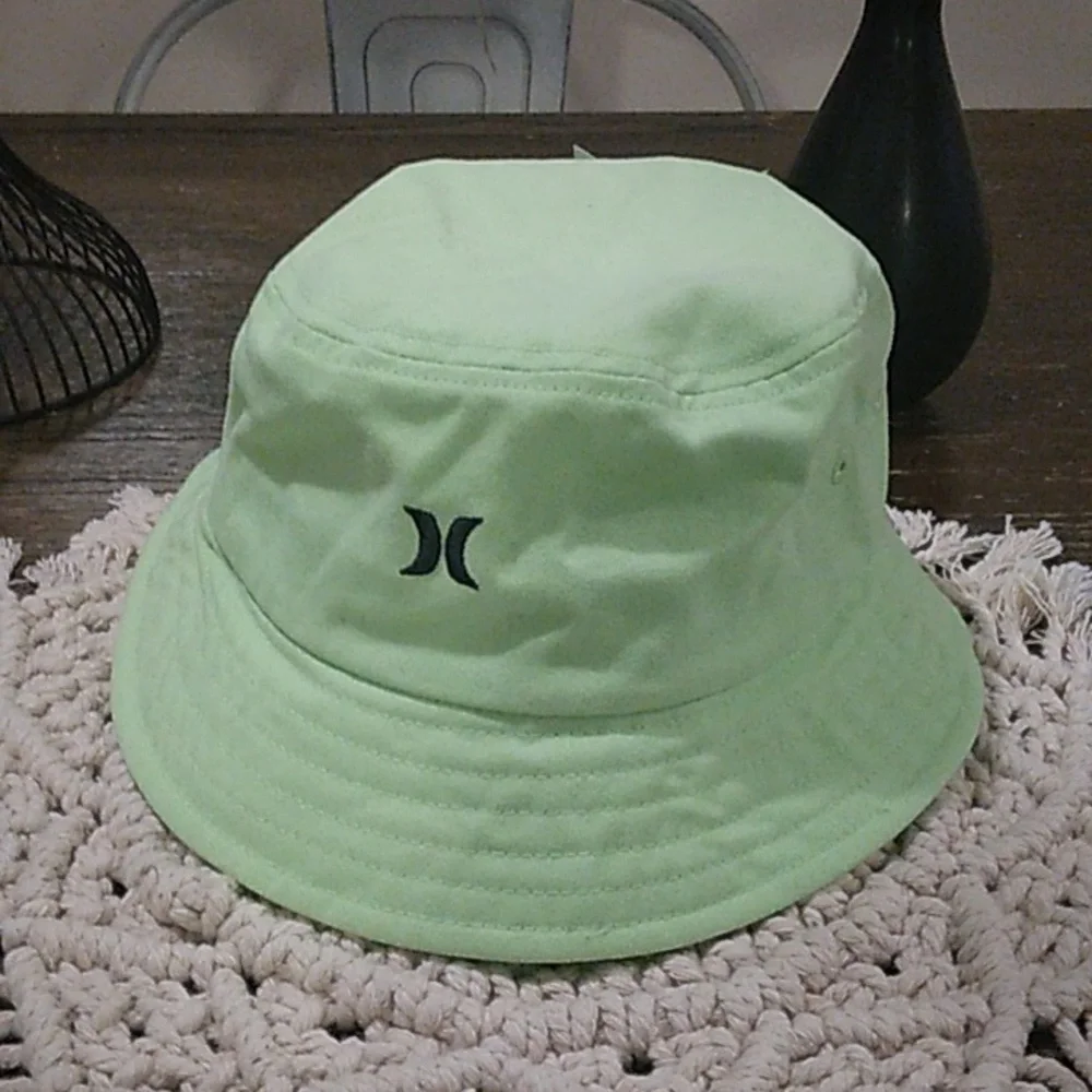 Women's Hurley Bucket Hat NWT!!!!!!!!!!!!!! Retails $28